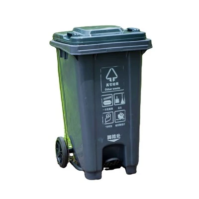 Cubo   De   Basura   De   Pl% c3% a1stico   Al   Aire   Libre