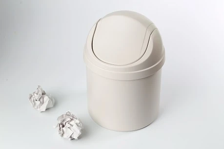 Plastic trash can for indoor office or home environment Plastic trash can for indoor office or home environment